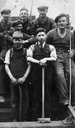 Photograph of miners - Falkirk Museums and SCRAN