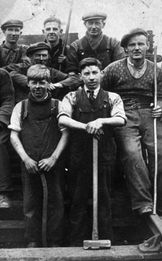 Photograph of miners - Falkirk Museums and SCRAN