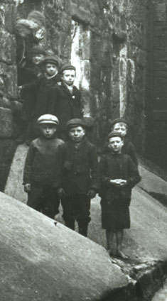 photograph of boys in Glasgow  (Glasgow City Libraries and Archives)